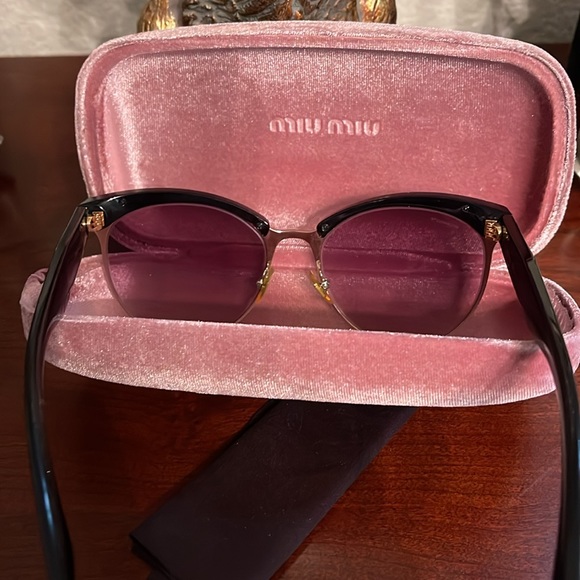 MIU MIU WOMEN SUNGLASS. main image 4